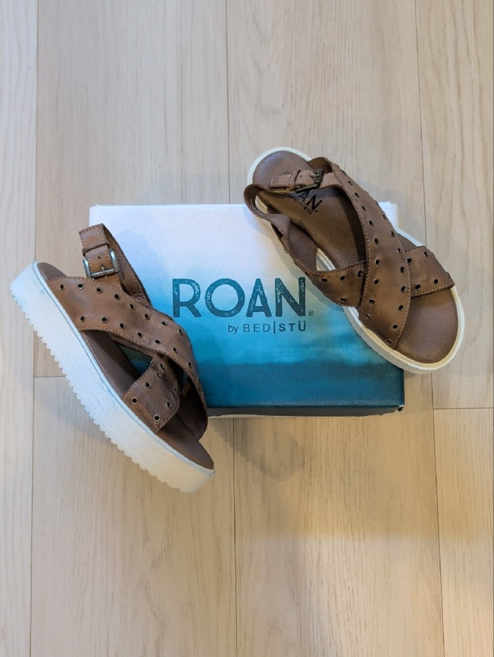 Roan by Bed|stü Women's Tan Leather Cross-Strap Sandals